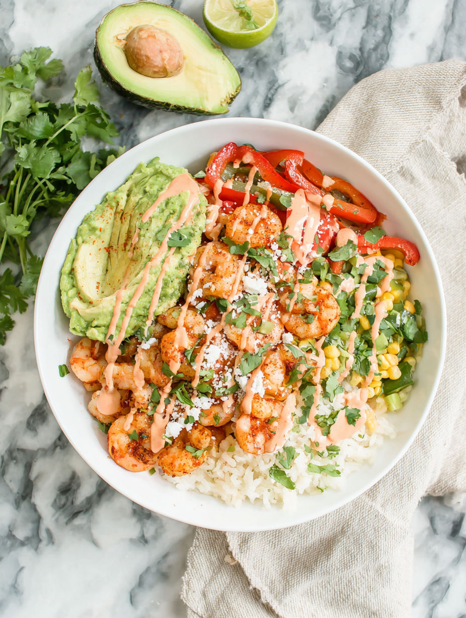 A bowl of shrimp fajita with chipsotle sauce.